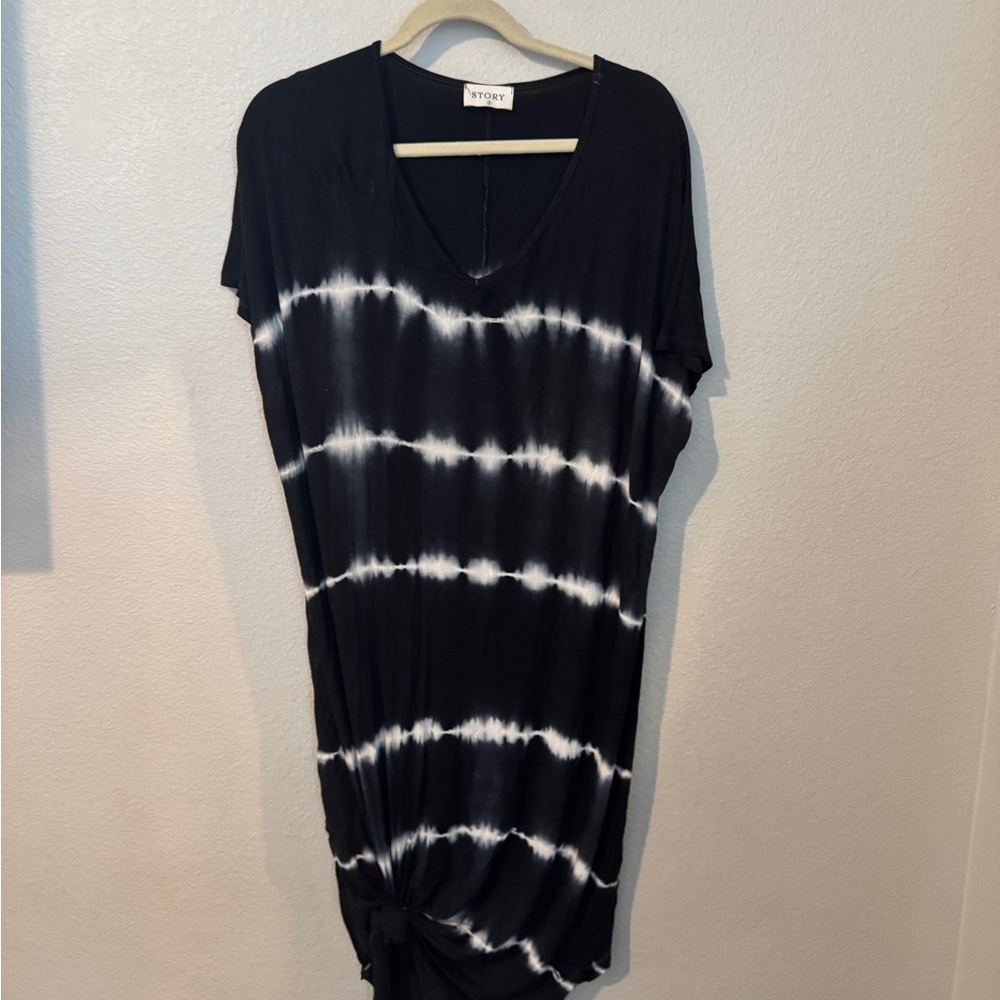 Comfy Black and White Tie-Dye Midi Dress